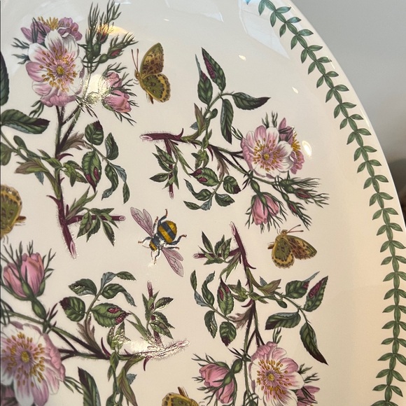 Portmeirion Botanic Garden Large Serving or Pasta Bowl with Butterflies and Bee. - Picture 10 of 12